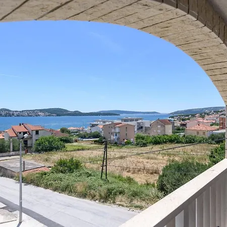 Eva Daire Trogir